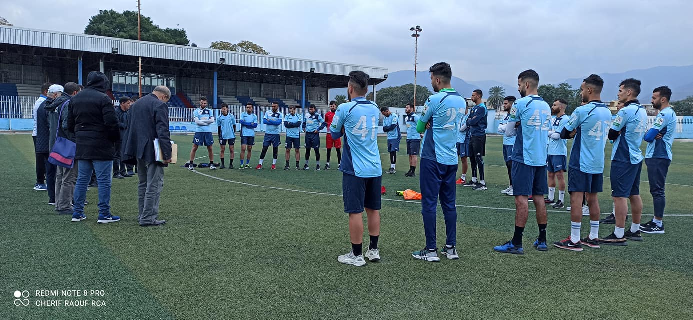 أمل الأربعاء يستأنف التدريبات وسط أزمة مالية 