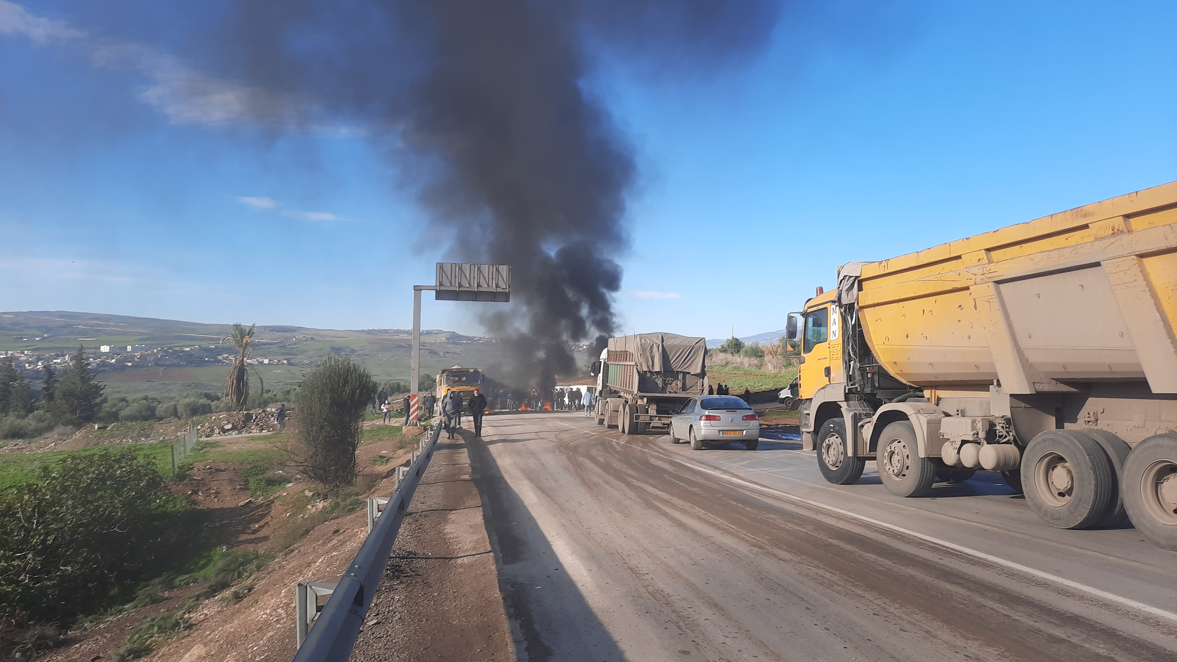 ميلة: المقصون من قائمة السكن بالڨرارم يقطعون الطريق