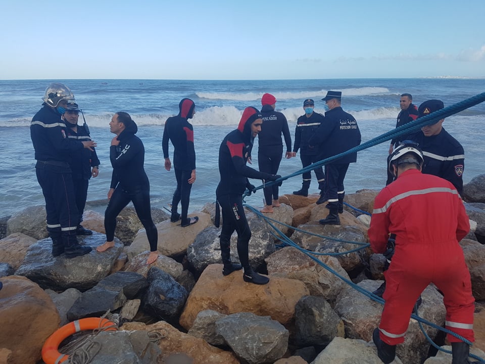 غرق قارب صيد بخليج العاصمة والبحث جار عن مفقودين