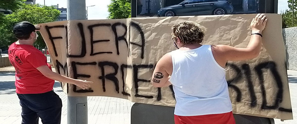 جماهير برشلونة تستقبل فريقها بسخط كبير