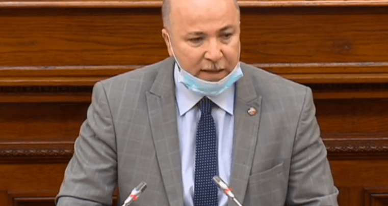  وزير المالية يعرض مشروع قانون المالية