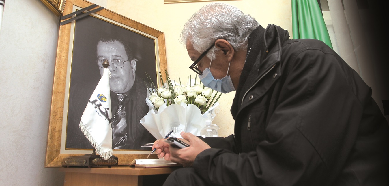 إشادة واسعة بمناقب الراحل شريف رزقي الصحفي والمسير