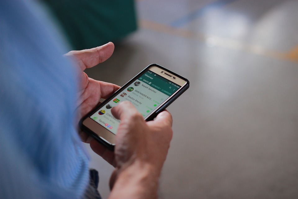 تطبيق واتساب يختفي من الهواتف القديمة