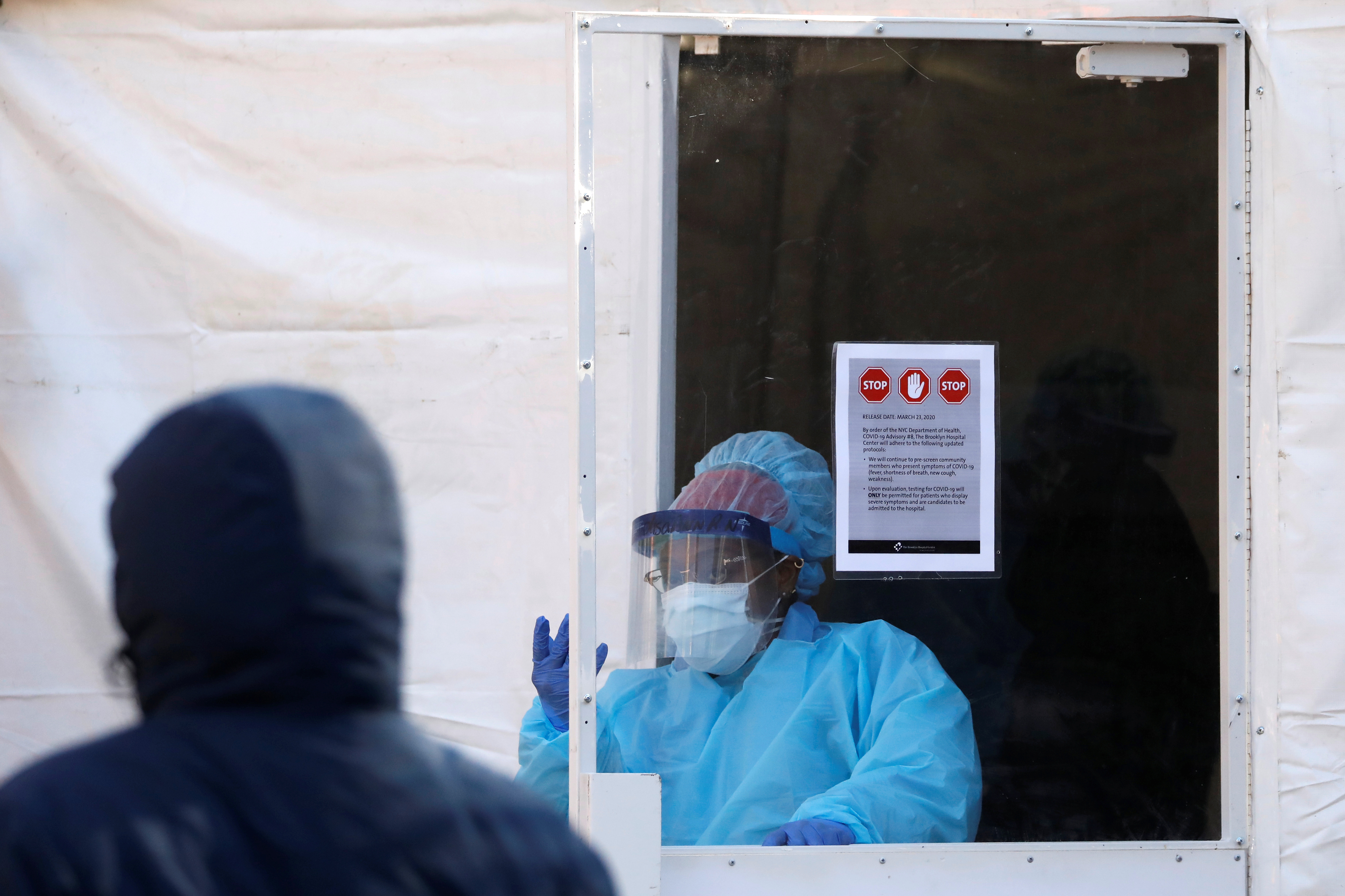 المصابون بكورونا في العالم يقارب 21 مليونا