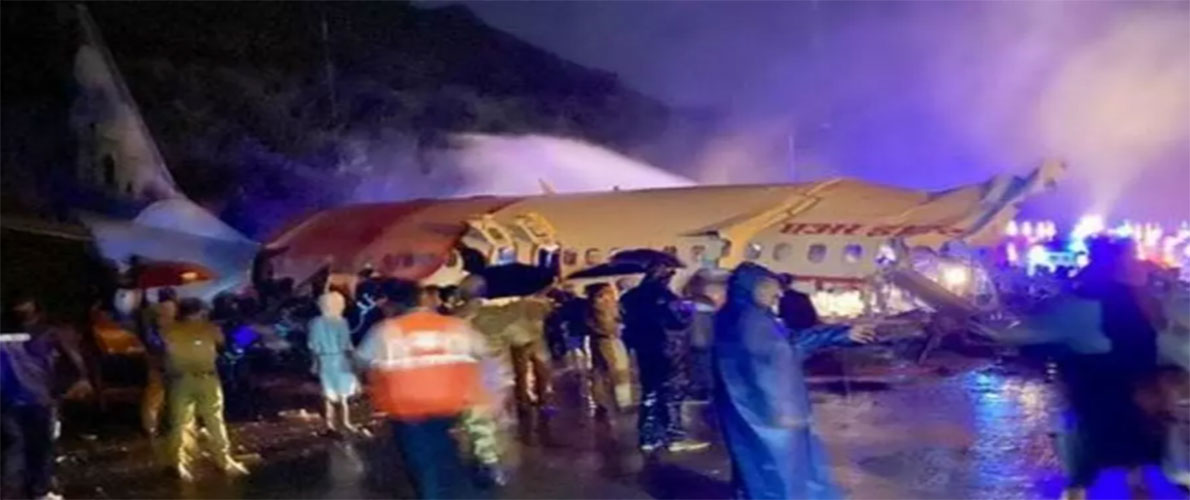 تحطّم طائرة ركاب لدى هبوطها في مطار بالهند