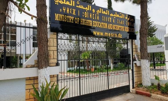 الطلبة الممنوحين بالصين..وزارة التعليم العالي توضح