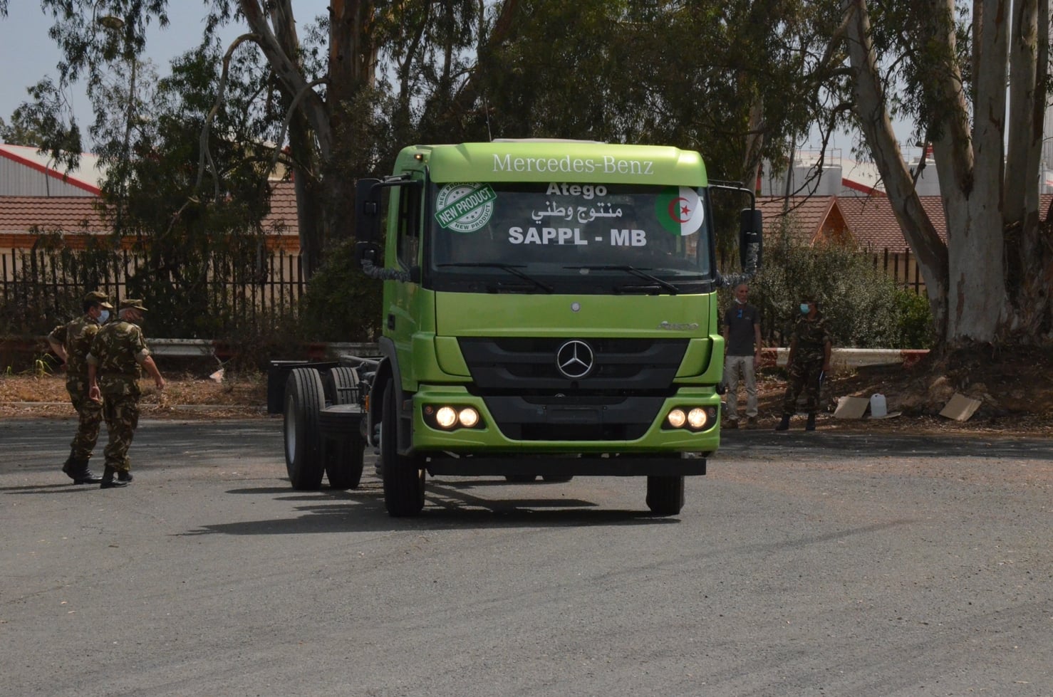 الصناعة العسكرية: تسليم 282 شاحنة مرسيدس بنز بالرويبة