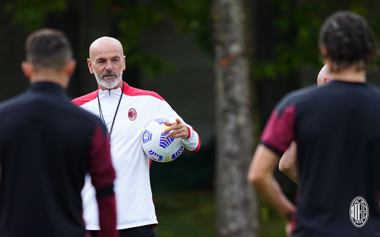 إصابة مدرب آسي ميلان بكورونا