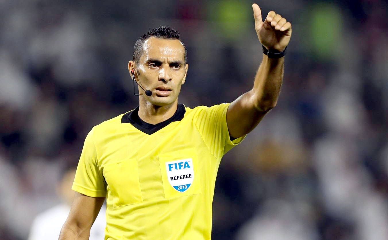 زطشي يهنئ ثلاثي التحكيم الجزائري