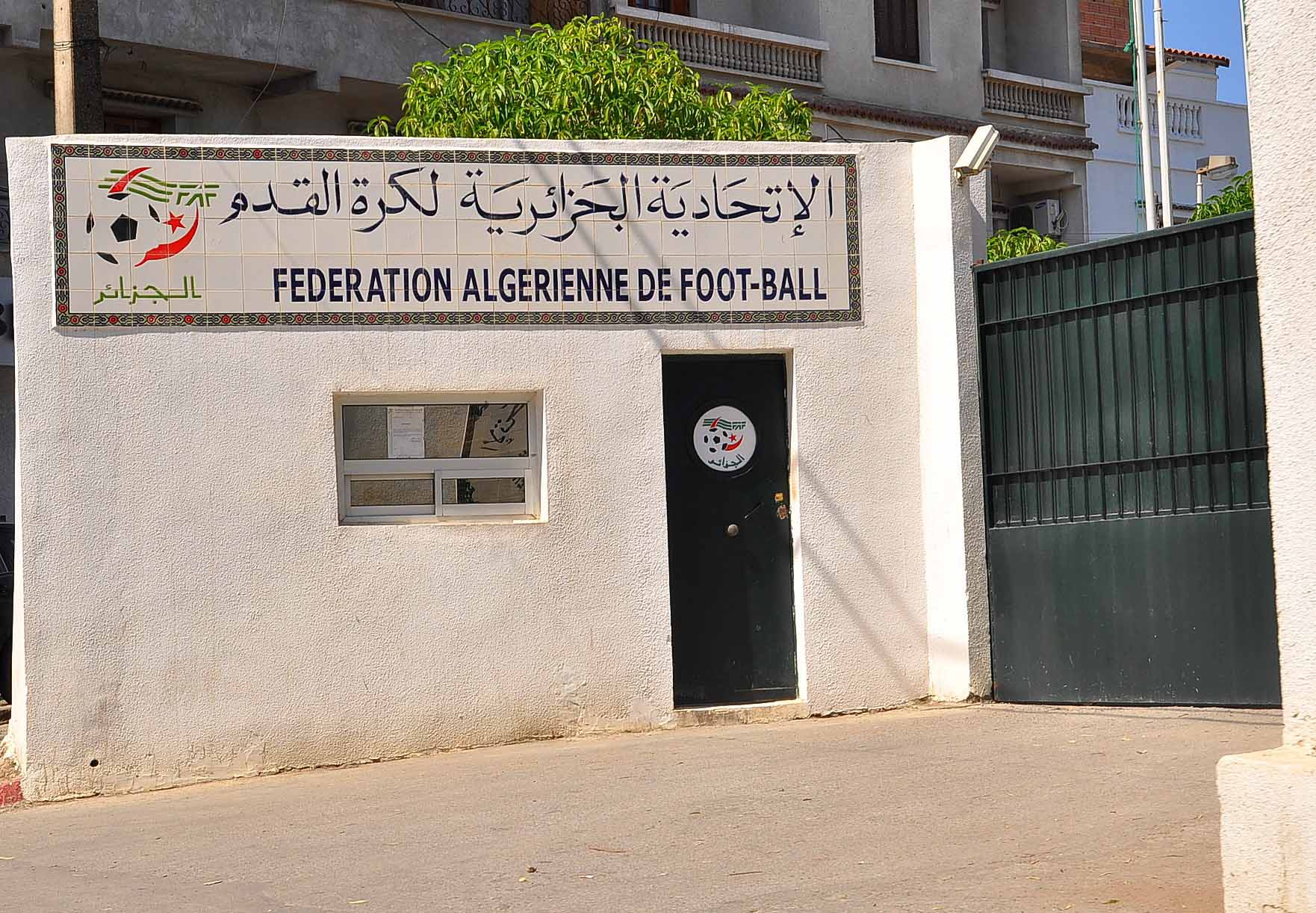 الفاف: 23 فريقا محترفا يعانون من الديون