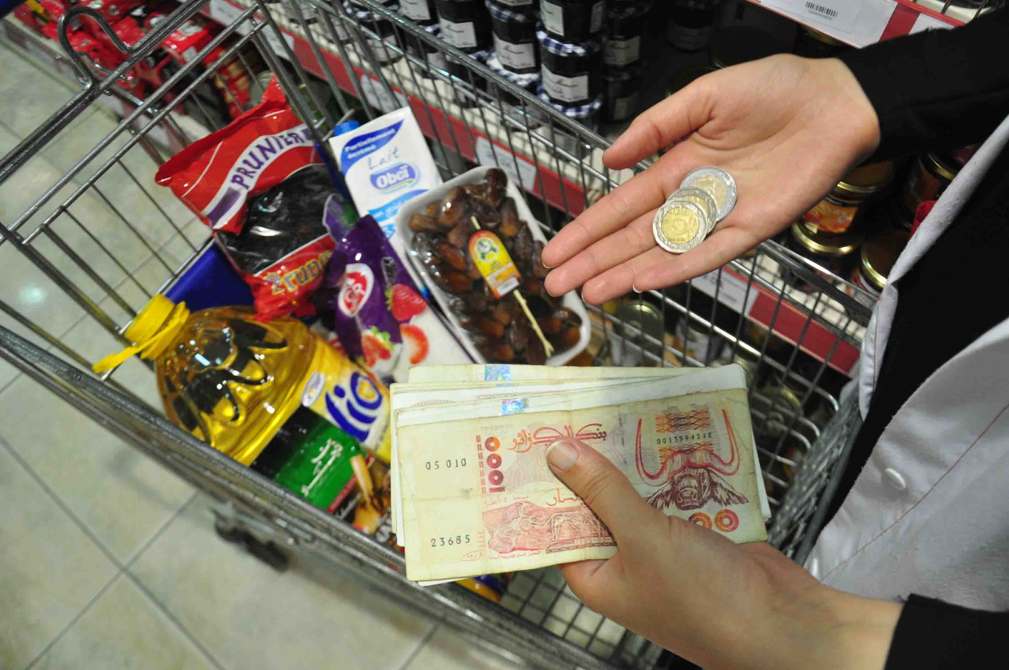 تدني القدرة الشرائية وتآكل الدينار