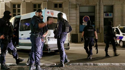 السلطات الفرنسية تأمر بغلق مسجد في باريس