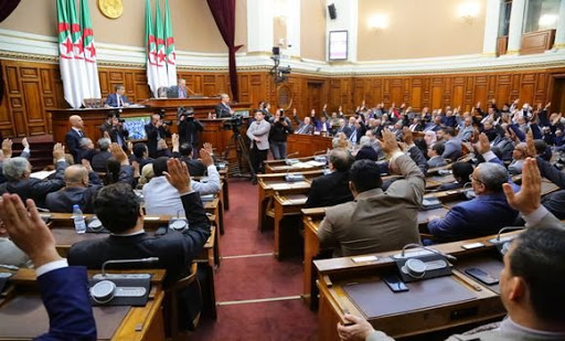 أعضاء مجلس الأمة يصادقون على تعديل الدستور