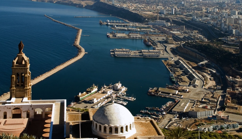 وهران: فنادق ومطاعم فاخرة لا تحترم الحجر الصحي