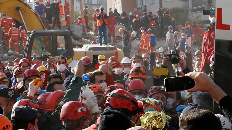 انتهاء عمليات البحث عن ضحايا زلزال إزمير التركية