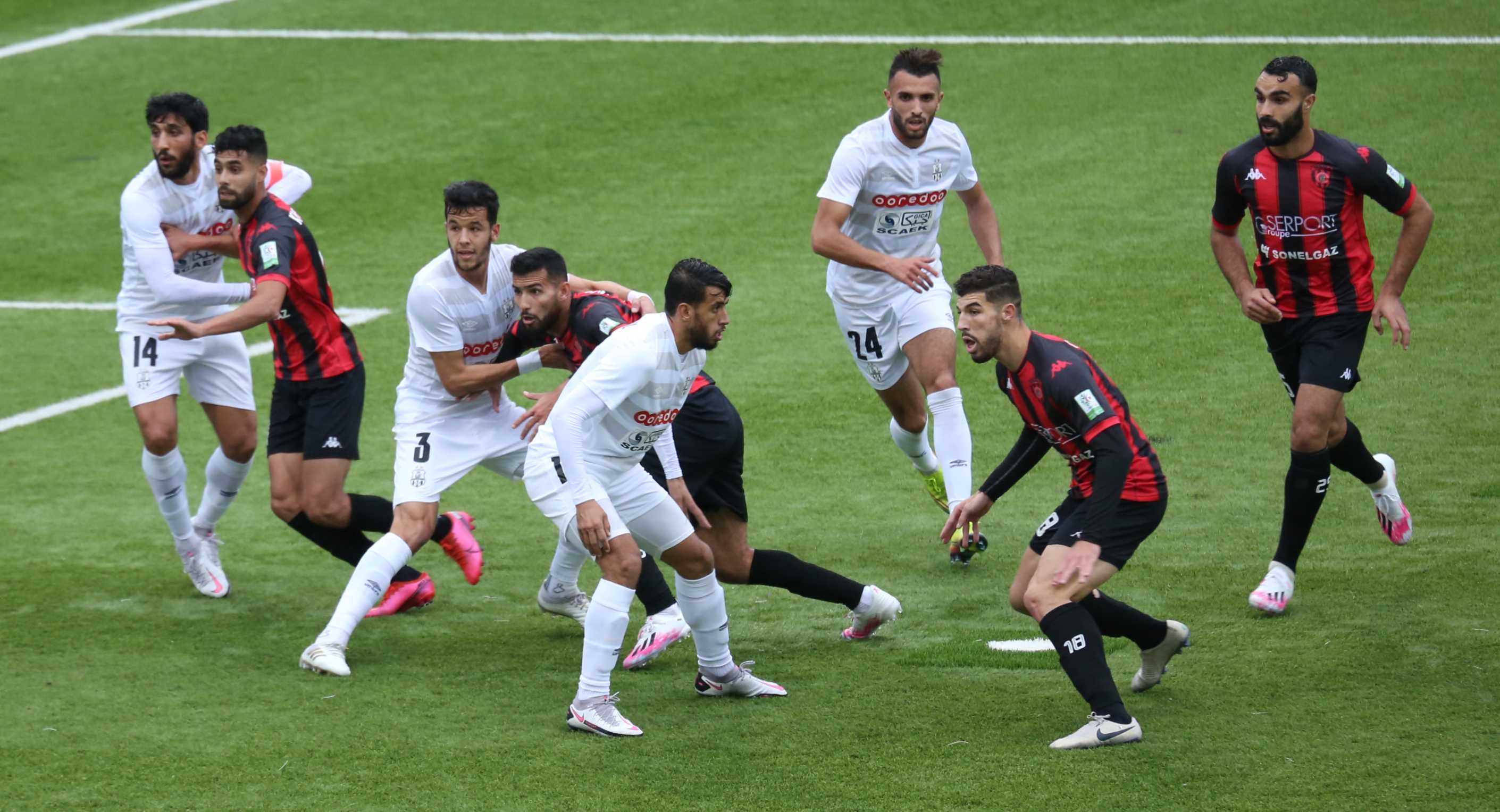 الوفاق يبقى متصدرا والمولودية في الوصافة