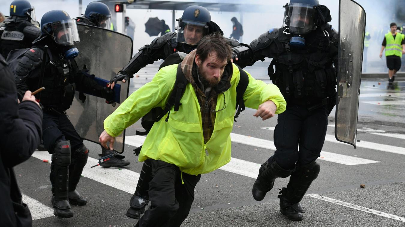 العفو الدولية: آلاف المحتجين في فرنسا تعرضوا للقمع