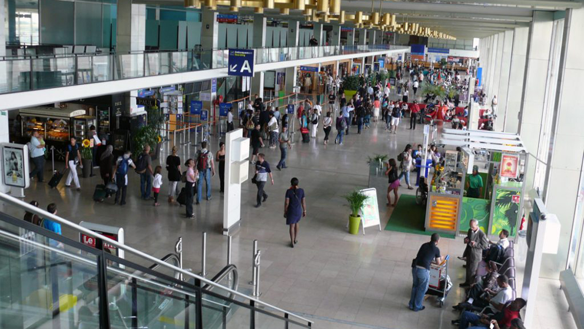 56 مواطنا روسيا يغادرون الجزائر