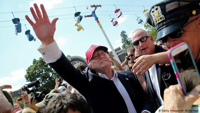 حملة ترامب ترفع دعوى قضائية بأريزونا