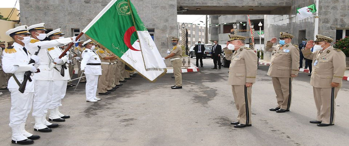 الفريق شنڨريحة يشرف على حفل تخرج بالمدرسة العليا الحربية
