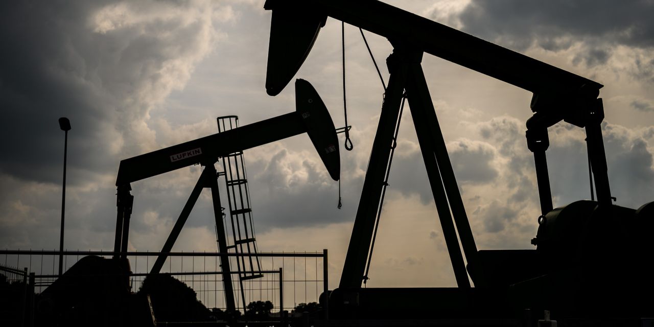 انهيار تاريخي لأسعار النفط الأمريكي 