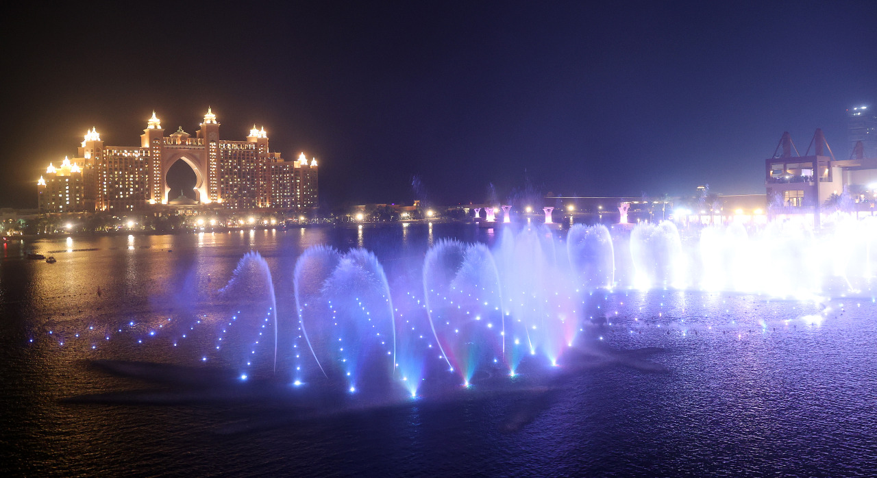 دبي تدشن النافورة الأكبر في العالم