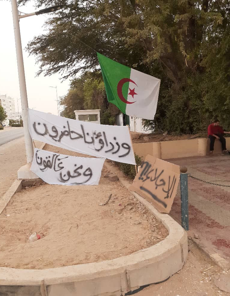 موريتانيا: جزائريون عالقون في اعتصام أمام السفارة