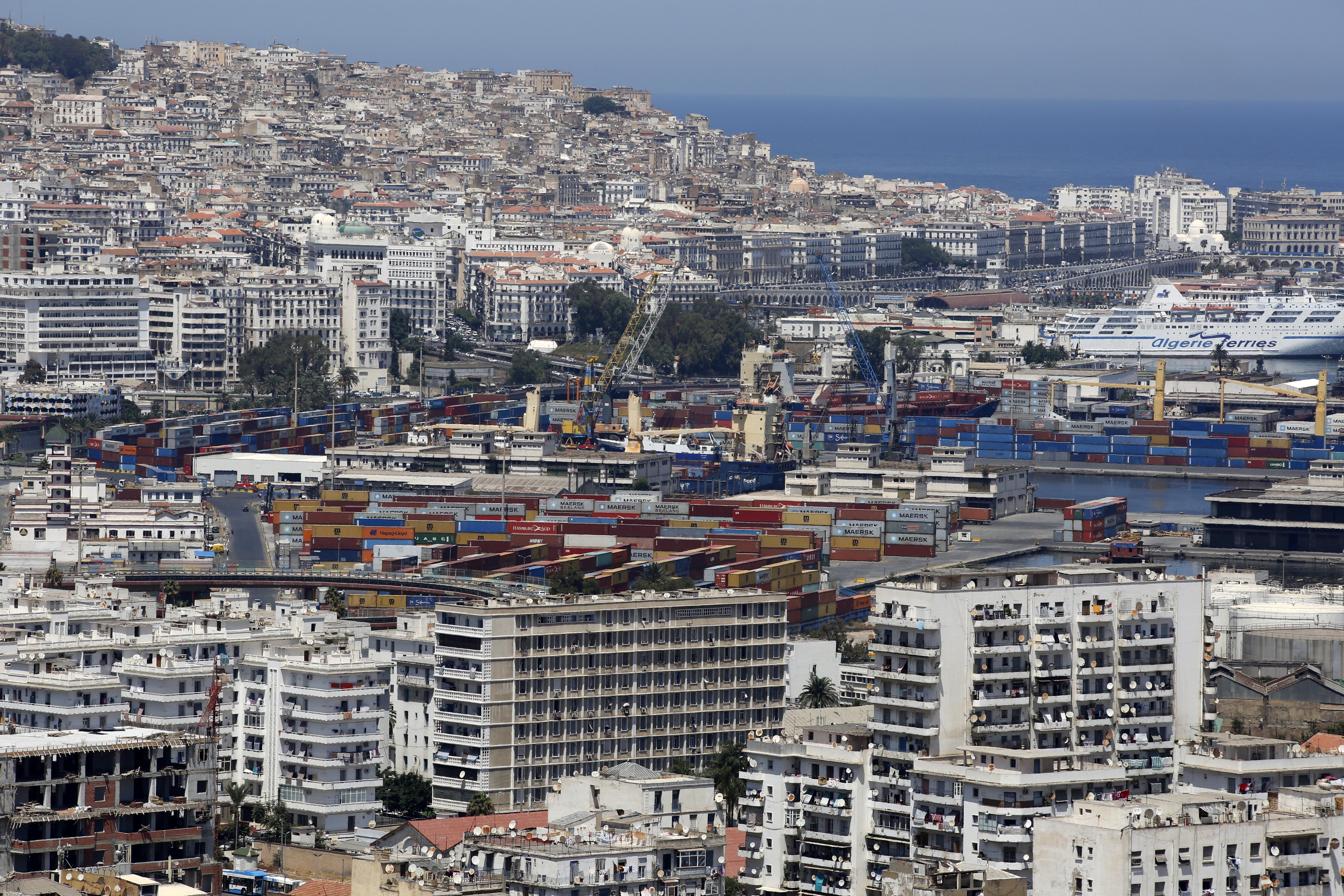 وزير المالية: انخفاض فاتورة الاستيراد بـ 8 ملايير دولار