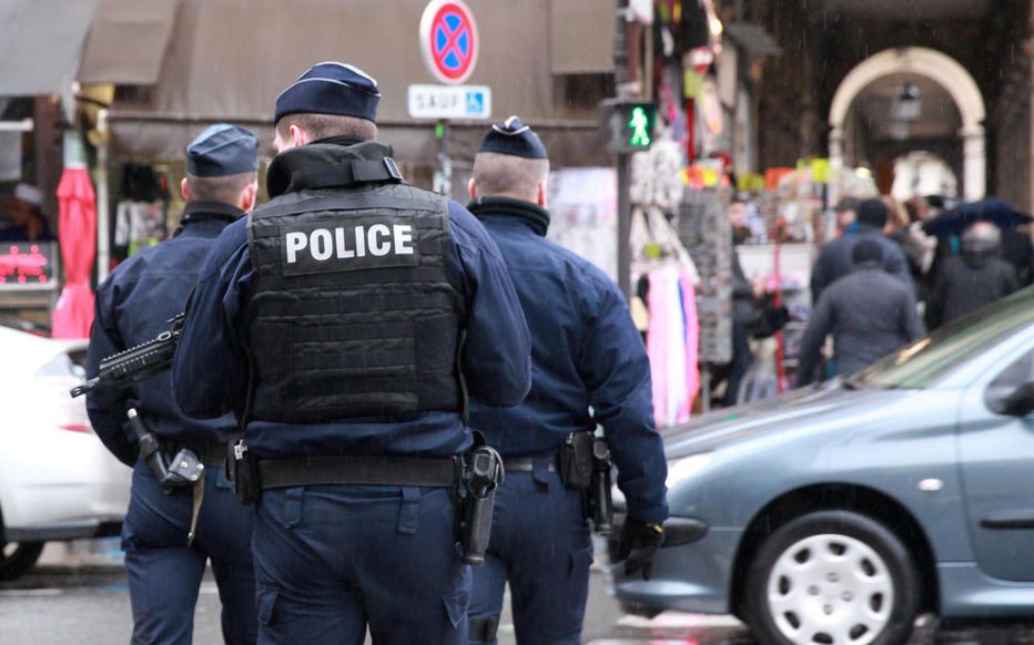 فرنسا: مقتل شخصين وإصابة ثالث بهجوم في مدينة شوليه