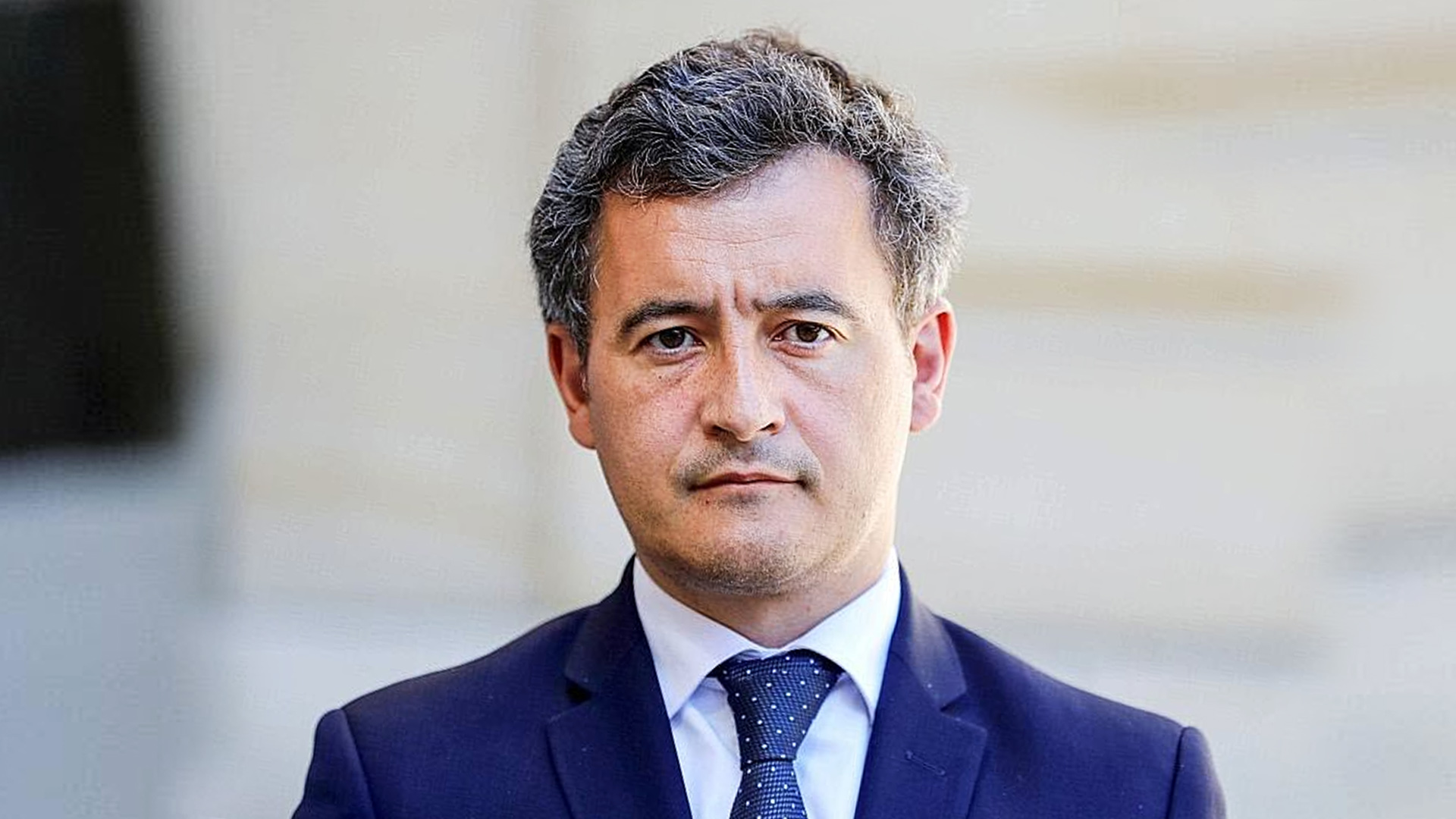 فرنسا ترحل 48 أجنبيا