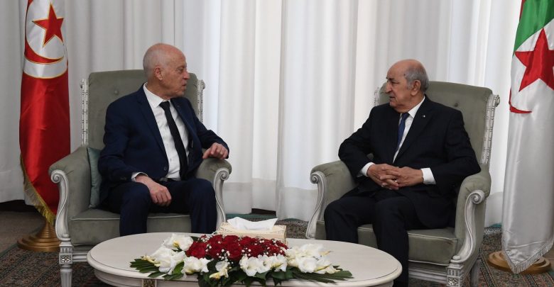 الرئيس تبون يتلقى مكالمة هاتفية من الرئيس التونسي