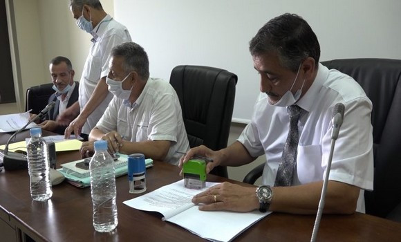 كرة القدم: أربعة أندية توقع الاتفاقية الثلاثية