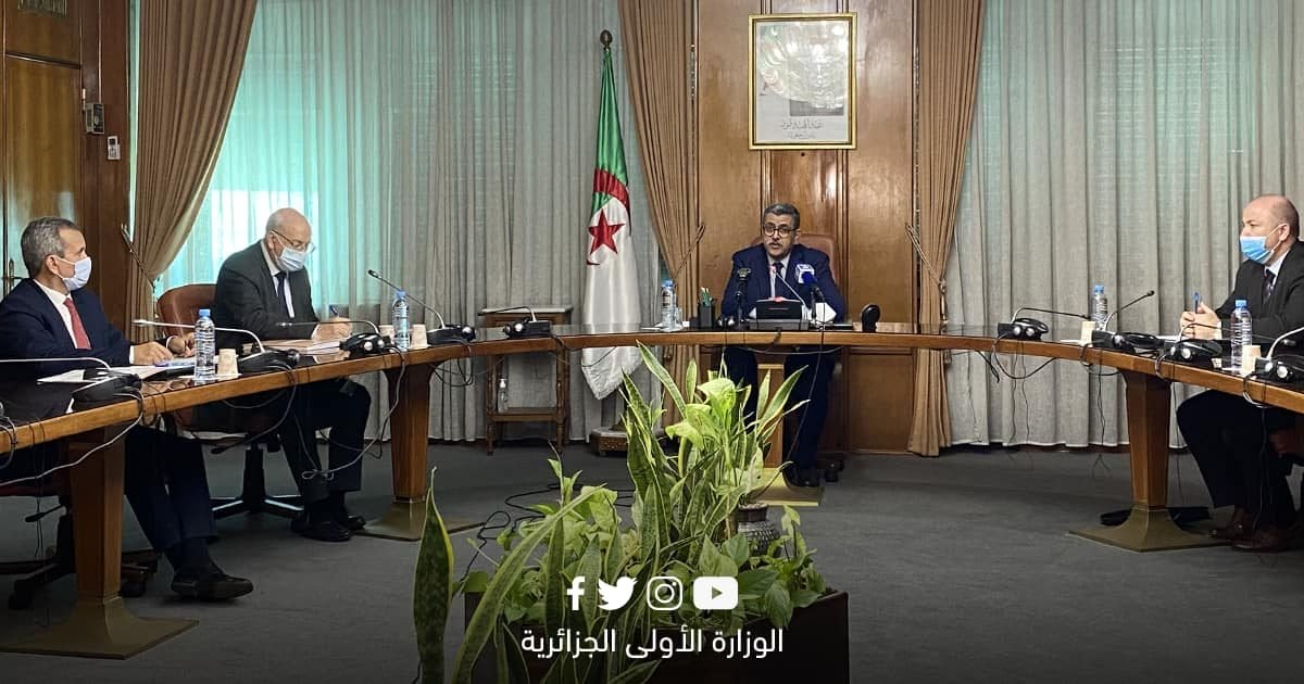 الوزير الأول يعرض مشروع قانون تعديل الدستور