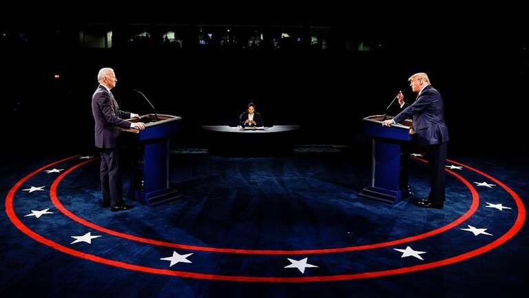 ترامب وبايدن يتبادلان الاتهامات في آخر مناظرة تجمعهما