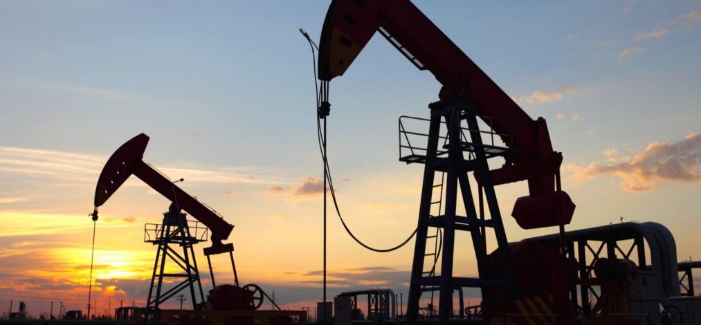 تراجع أسعار النفط بفعل زيادة المخزونات الأمريكية