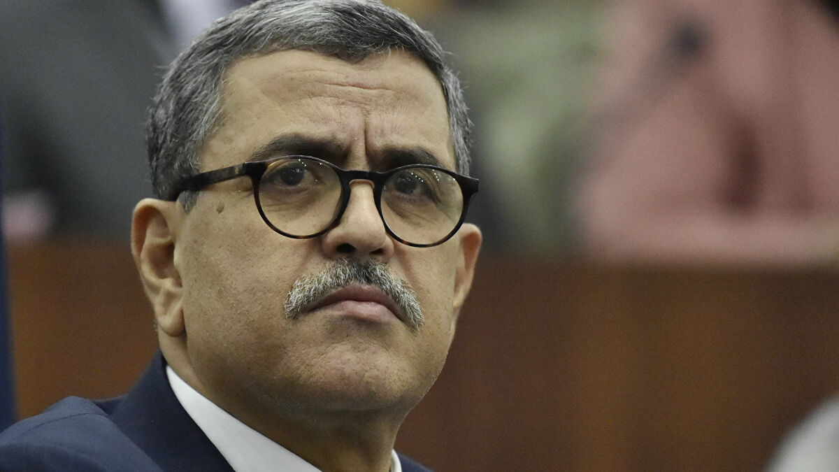 الوزير الأول يعزي أسرة العريف زناندة مصطفى