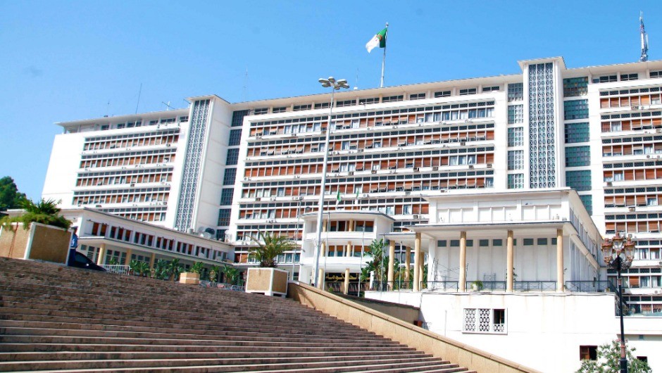 لقاء للحكومة مع الولاة لإجراء حوصلة حول مناطق الظل