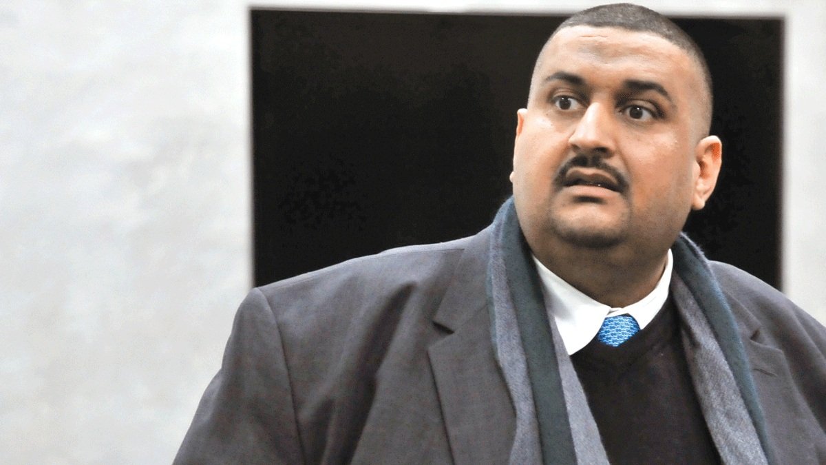 طليبة يبلغ عن فساد يتهم فيه أبناء ڨايد صالح