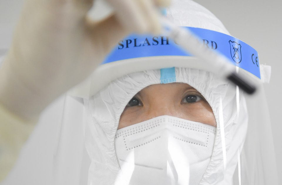 المخبر الصيني المتهم بانتشار كورونا يخرج عن صمته