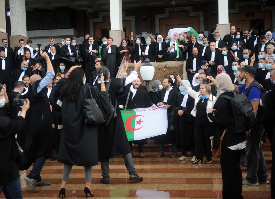 محامو الجزائر يعلقون إضرابهم
