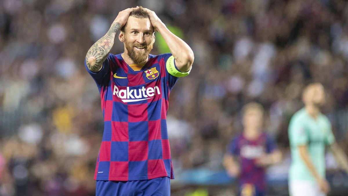 والد ميسي: البرغوث باق في برشلونة