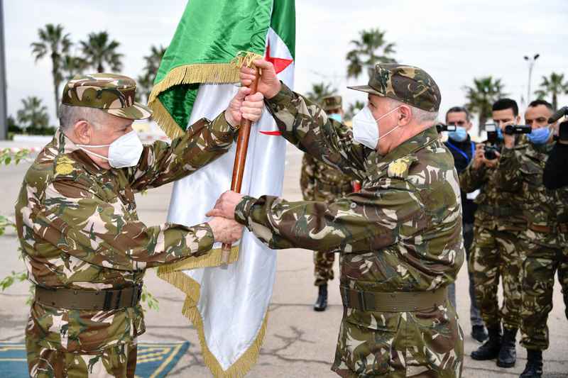 الفريق شنڨريحة ينصب قائد القوات البحرية بالنيابة