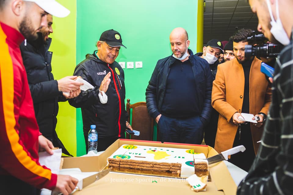 بوزيدي وملال يتحدثان عن فسخ العقد بينهما بالتراضي 