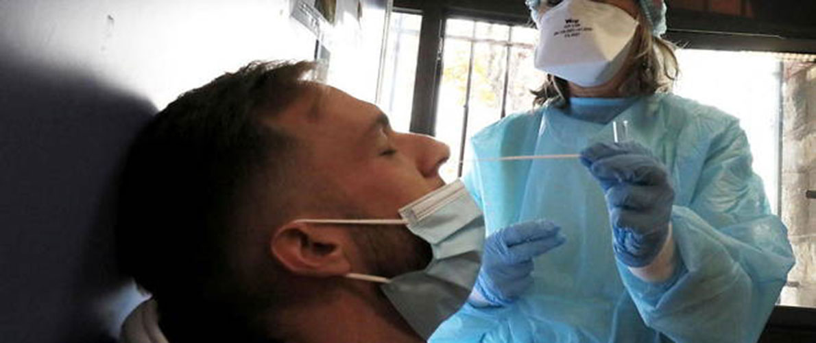 فرنسا: اكتشاف إصابة بالسلالة الجديدة لكوفيد-19