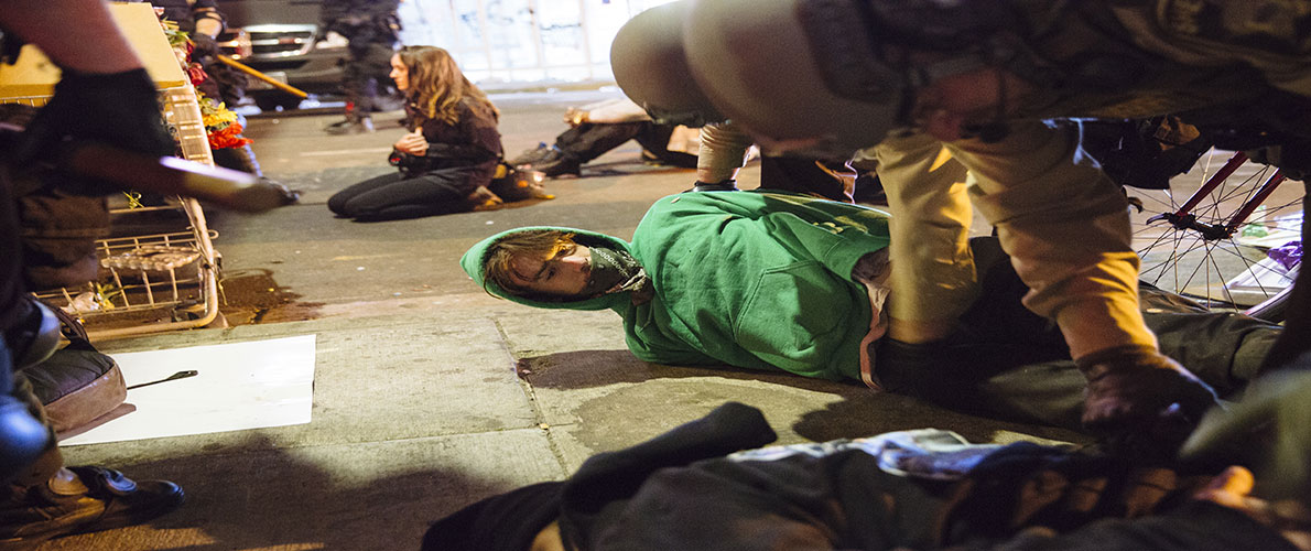 انتهاكات الشرطة تؤجج الغضب في أمريكا