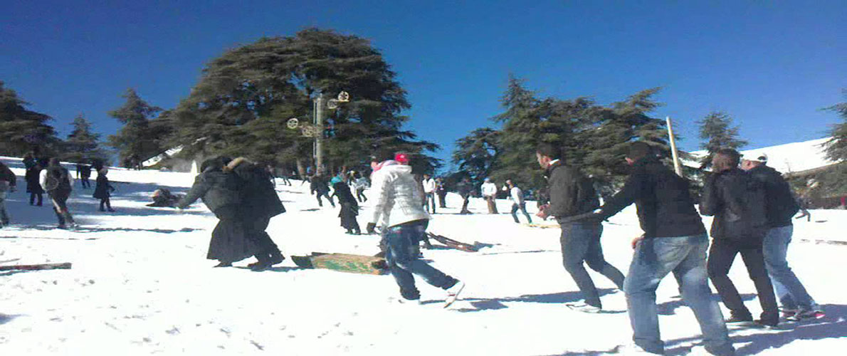 اسعاف 30 شخصا تعرضوا لحوادث سقوط بالشريعة 