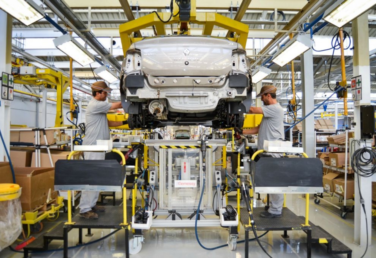 تعيين أعضاء لجنتي متابعة ملفات تصنيع ووكلاء المركبات