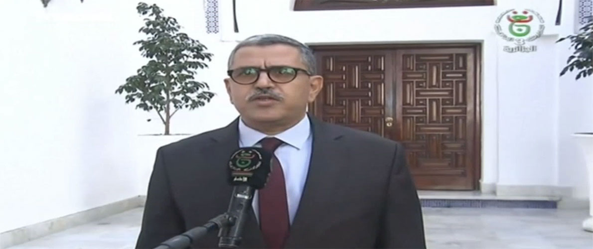 الوزير الأول يهنئ الفنانين 