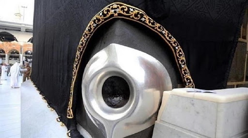 السعودية تمنع لمس الكعبة المشرفة