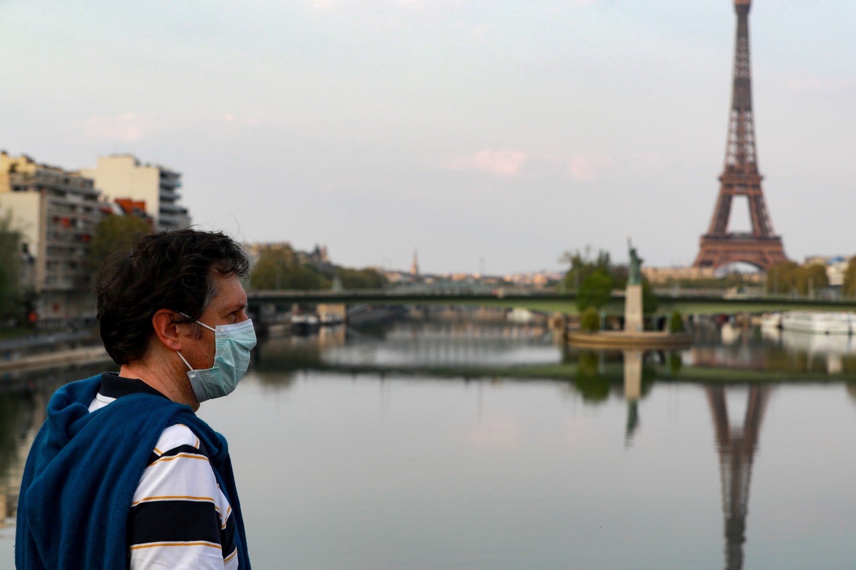 فرنسا تدخل الإغلاق الشامل واحتجاجات ضد قيود كورونا